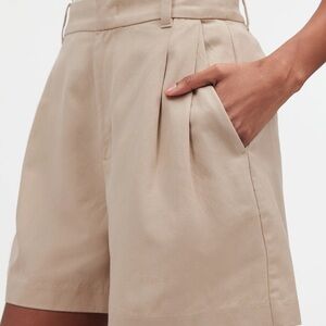 Madewell High-Waist Pleated Shorts in Beige